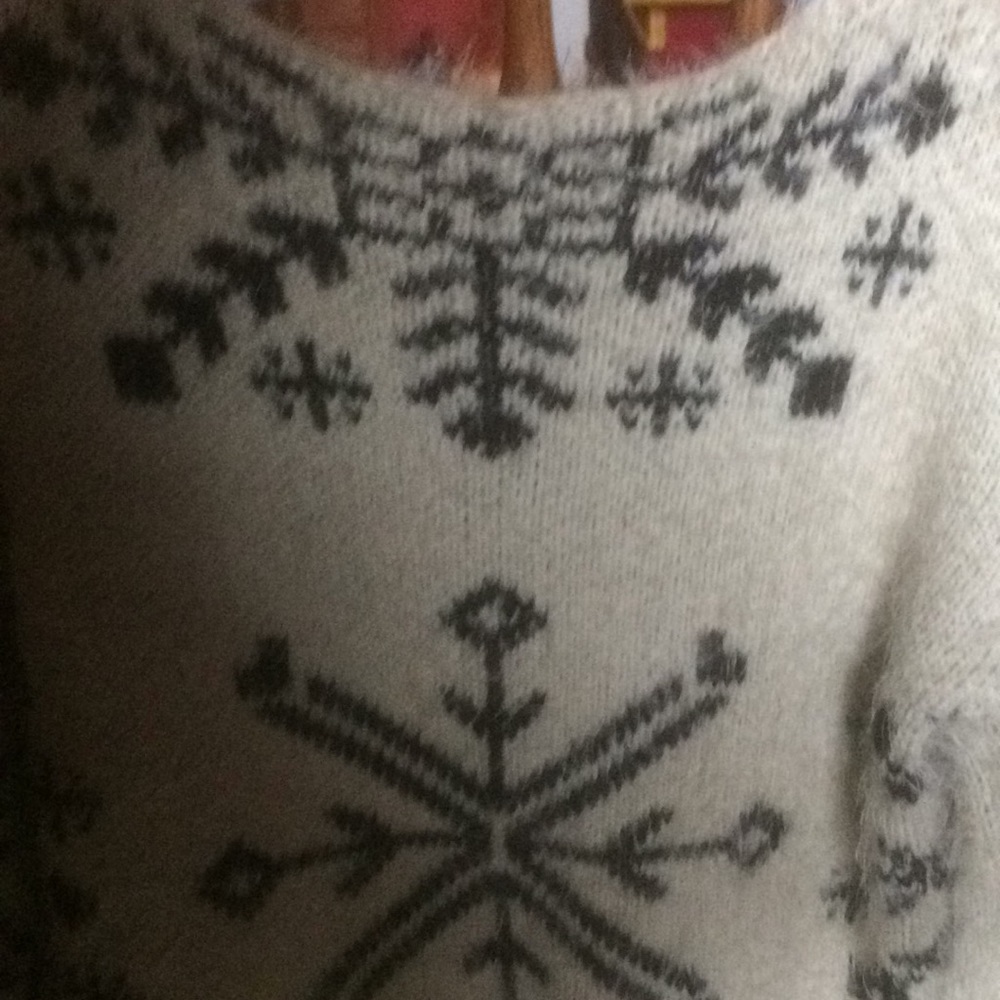 fuzzy sweater - Picture 3 of 4